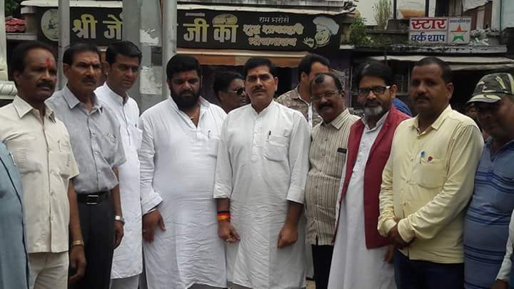 एयर चीफ मार्शल अर्जन सिंह को लीसा टॉकीज चोराहे पर श्रंद्धाजलि दी..