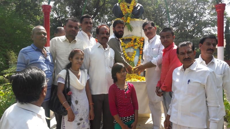 आज पूज्य राष्ट्रिपिता महात्मा गाँधी जी की जयंती पर तहसील चोराहे स्थित गाँधी पार्क मे गाँधी जी की प्रतिमा के समक्ष पुष्पांजलि अर्पित करी जिसमे सभी कांग्रेस जन शामील हुऐ ।।।