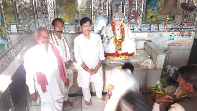 देव बरखेडी मैं बाबा रामदेव दूज के अवसर पर आयोजित मेले में शामिल हुऐ बाबा के दर्शन किऐ एवं आशीर्वाद प्राप्त किया ।