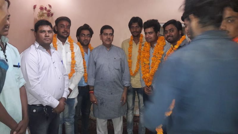 आज कटारे सदन कोतवाली चौराहे पर PG कॉलेज में एनएसयूआई समर्थित मनीष तिवारी अध्यक्ष पद पर विजय होने पर स्वागत किया गया ।