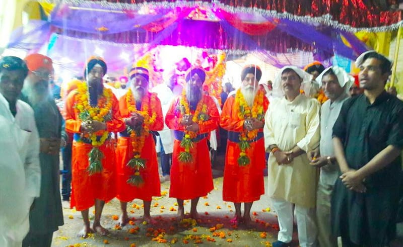 गुरू नानकदेव का 549वां प्रकाश पर्व पर चल समारौह निकाला गया जिसमे पंच प्यारों का एंव सभी भक्त गणो का फूल माला पहनाकर स्वागत किया एंव शामील हुऐ ।।।