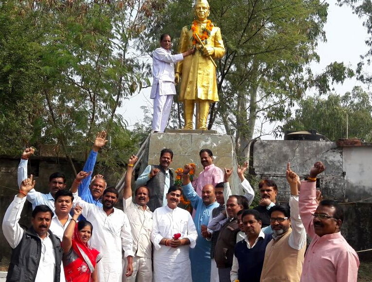 आज नेहरू उद्यान सीहोर में कांग्रेस जनों द्वारा नेहरू जी को माल्यार्पण कर उनका जन्मदिन मनाया गया
