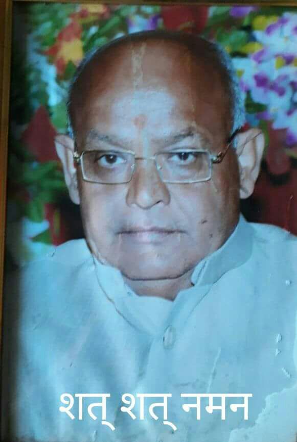 गोवर्धन सरकार श्री महावीर शरण चतुर्वेदी जी दद्दा सीहोर का आज दिनांक 30 नवंबर 2017 को सुबह देहान्त हो गया है,ॐ शांति ॐ शांति