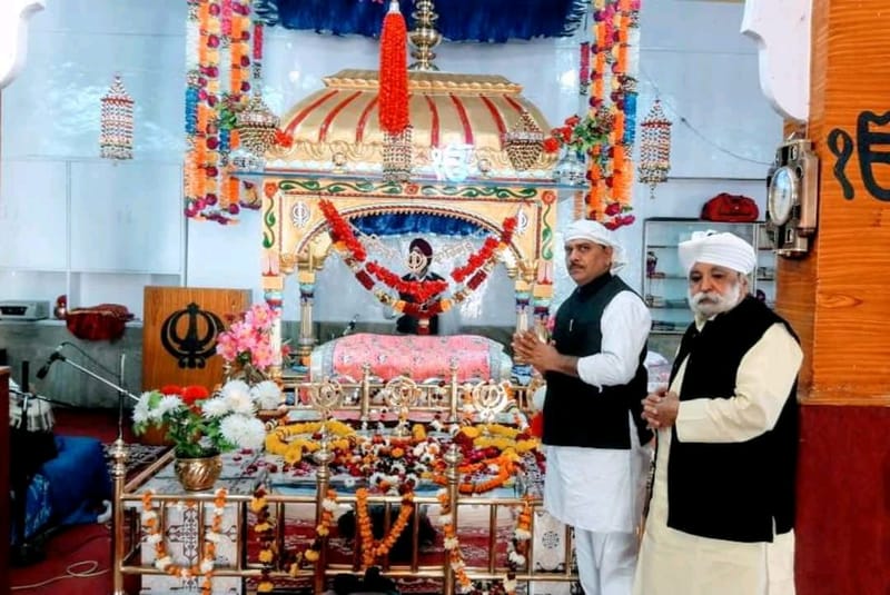 सिख धर्म के दसवें गुरु श्री गुरु गोविंद सिंह जी के प्रकाश उत्सव पर सीहोर गुरुद्वारे में माथा टेका आशीर्वाद लिया । । ।