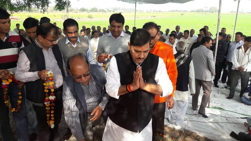 बसंत उत्सव आयोजन समिति द्वारा आयोजित शहीदों को श्रद्धांजलि कार्यक्रम में शामिल हुए एवं अमर शहीदों को श्रद्धांजलि अर्पित की