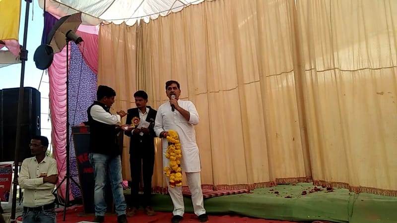 सीहोर ग्राम अहमदपुर में सृजन संस्था द्वारा आयोजित 25 आशासकीय स्कूलों द्वारा आयोजित वार्षिक सम्मेलन हुआ जिसमें हजारों की तादाद में बच्चे शामिल हुए और अलग- अलग स्कूलों द्वारा मनमोहक प्रस्तुतिया दी कार्यक्रम में जिला कांग्रेस उपाध्यक्ष कमलेश कटारे शामिल हुए एवं बच्चो को किया सम्बोधित ।।।