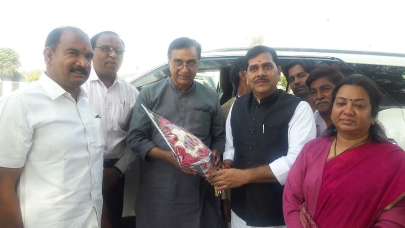 अखिल भारतीय कांग्रेस कमेटी के महासचिव एवं मध्यप्रदेश कांग्रेस कमेटी प्रभारी श्री दीपक बाबरिया जी का सीहोर आगमन पर जिला कांग्रेस उपाध्यक्ष कमलेश कटारे  व मित्र मंडली ने किया स्वागत  एवं आने वाले 2018 विधानसभा चुनाव पर की चर्चा ।।