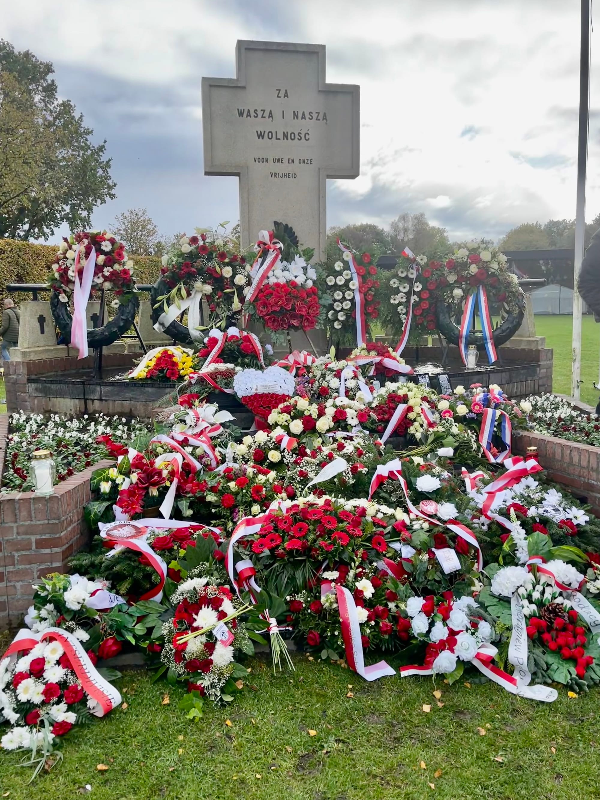 October 29, 2023, AEFA attends and lays wreath at the Polish Cemetery , Maczek Monument, Breda