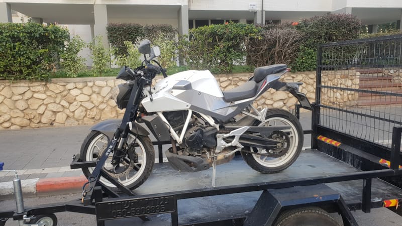גרירת אופנוע מפה לשם