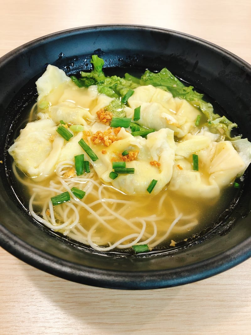 Soupe aux raviolis crevettes