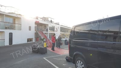Tips to book private transfers Charles de Gaulle airport to Disneyland Paris