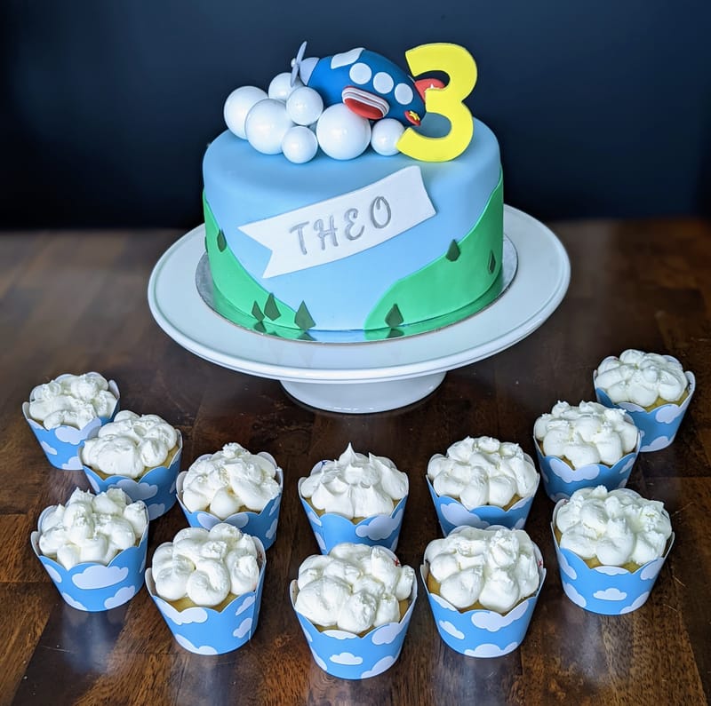 Airplane Cake with Cupcakes