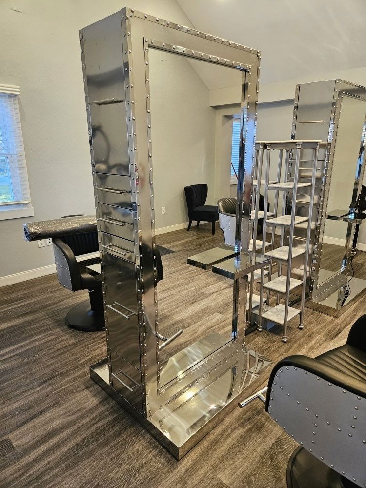 Hair Stylist Station/Mirror Assembly