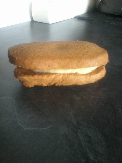 Biscuit chocolat et crême à la noix de coco