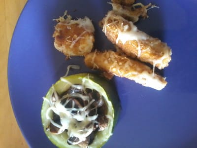Courgette farçie au champignon, viande panée au fromage