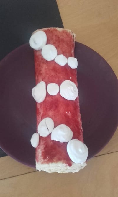 Roulé à la confiture de fraise