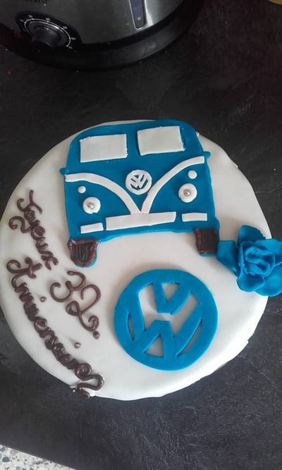 Gâteau en pâte à sucre thème combi