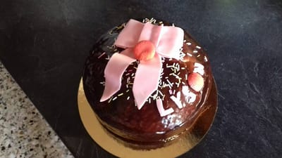 Gâteau petit noeud rose