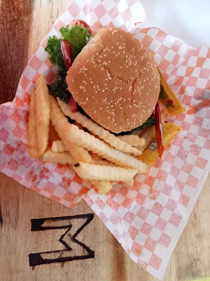 HAMBURGUESAS HAWAIANA CON PAPAS