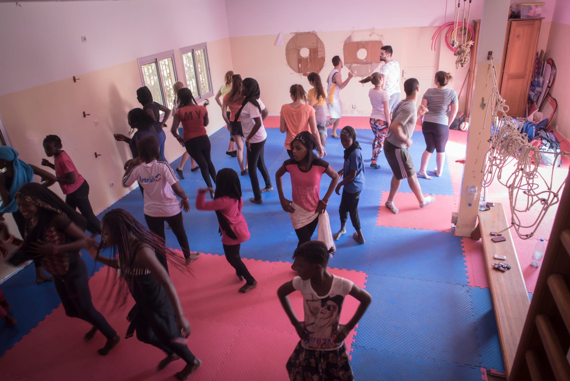 Apport de matériel à l'INEFJA, au CERFA et au club d'handiBasket de Thiès