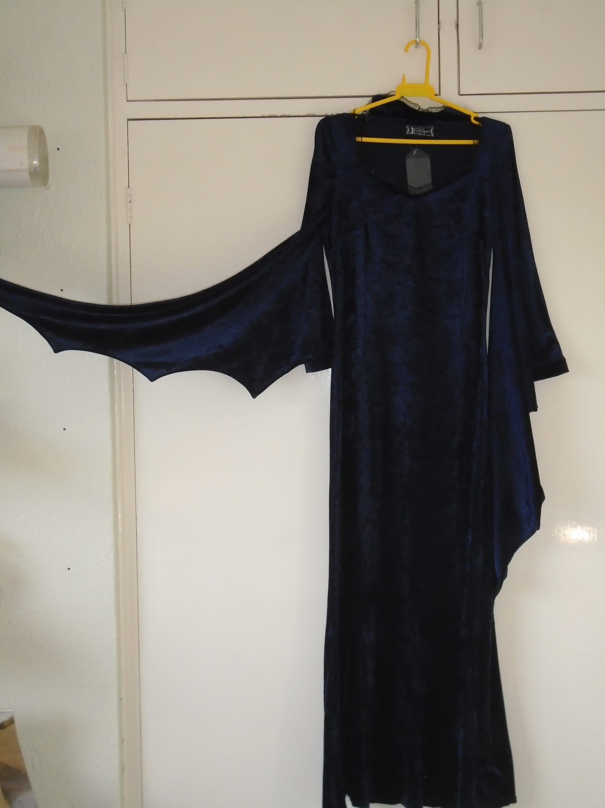 265 Bat-sleeved Witch