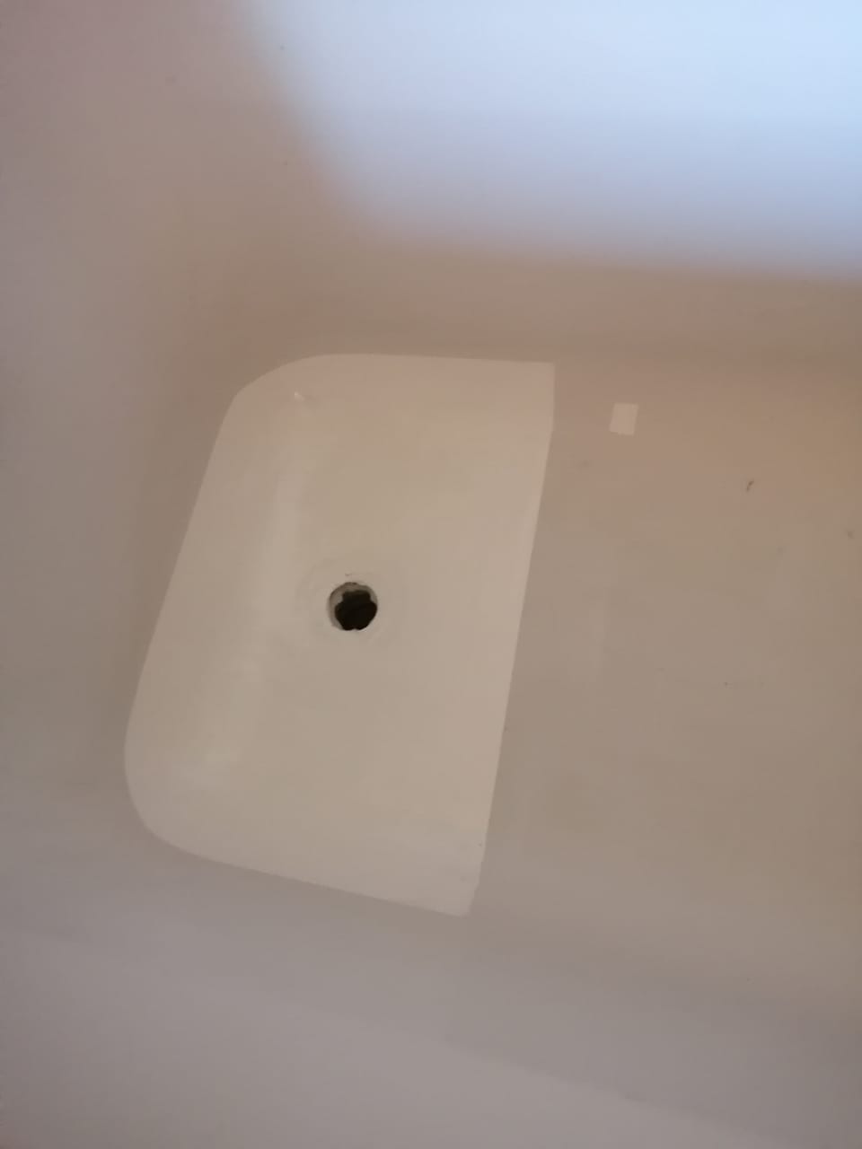Bath tub repair with square patch