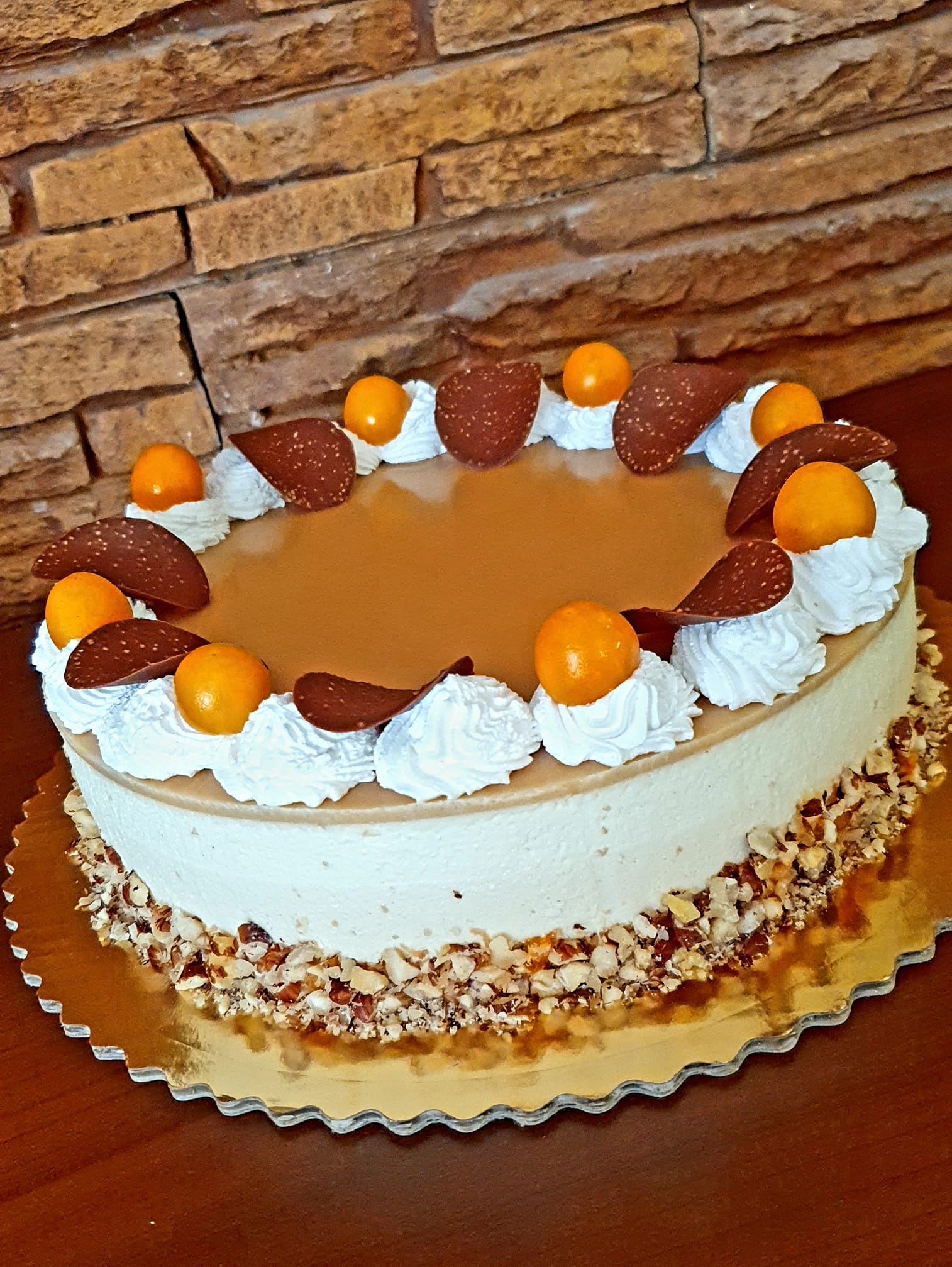 Fehér csokis sós karamell torta