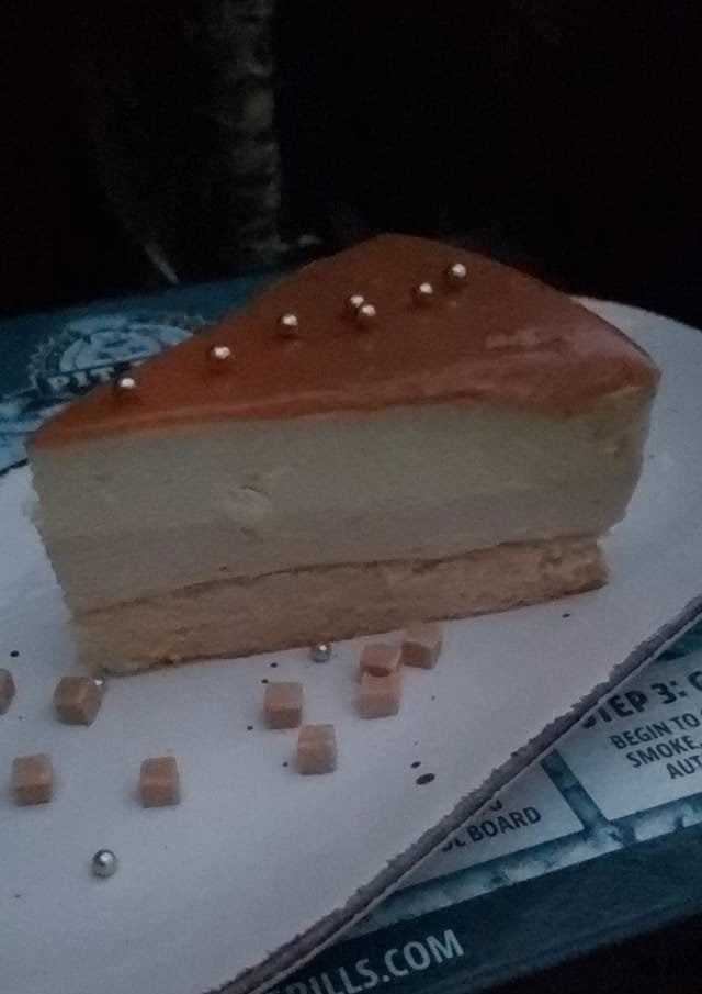 Fehér csokis sós karamell torta