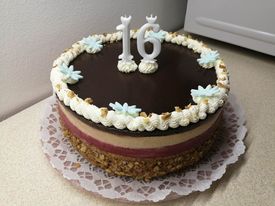 Málnás kávé torta karamellel