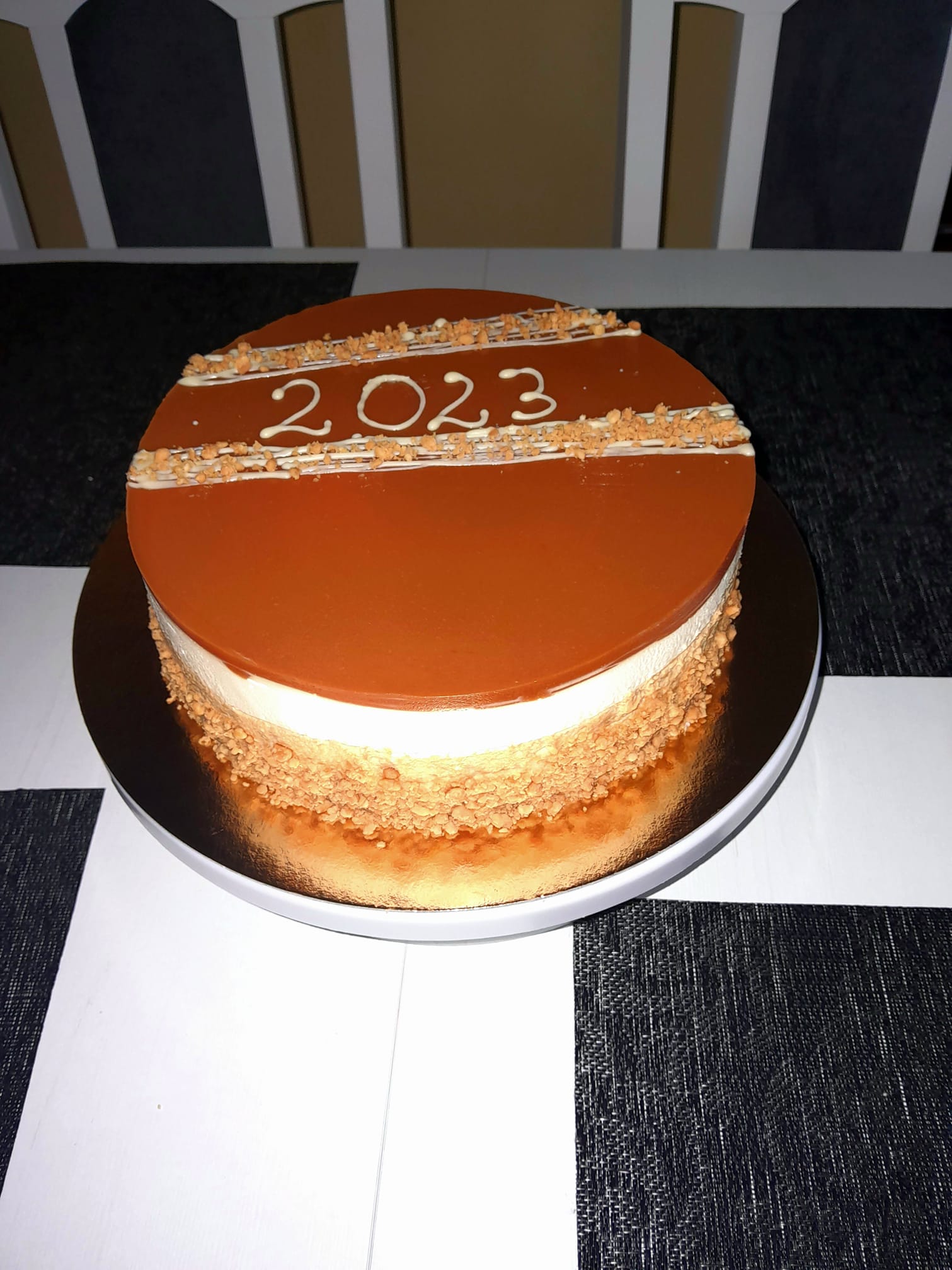 Fehér csokis sós karamell torta