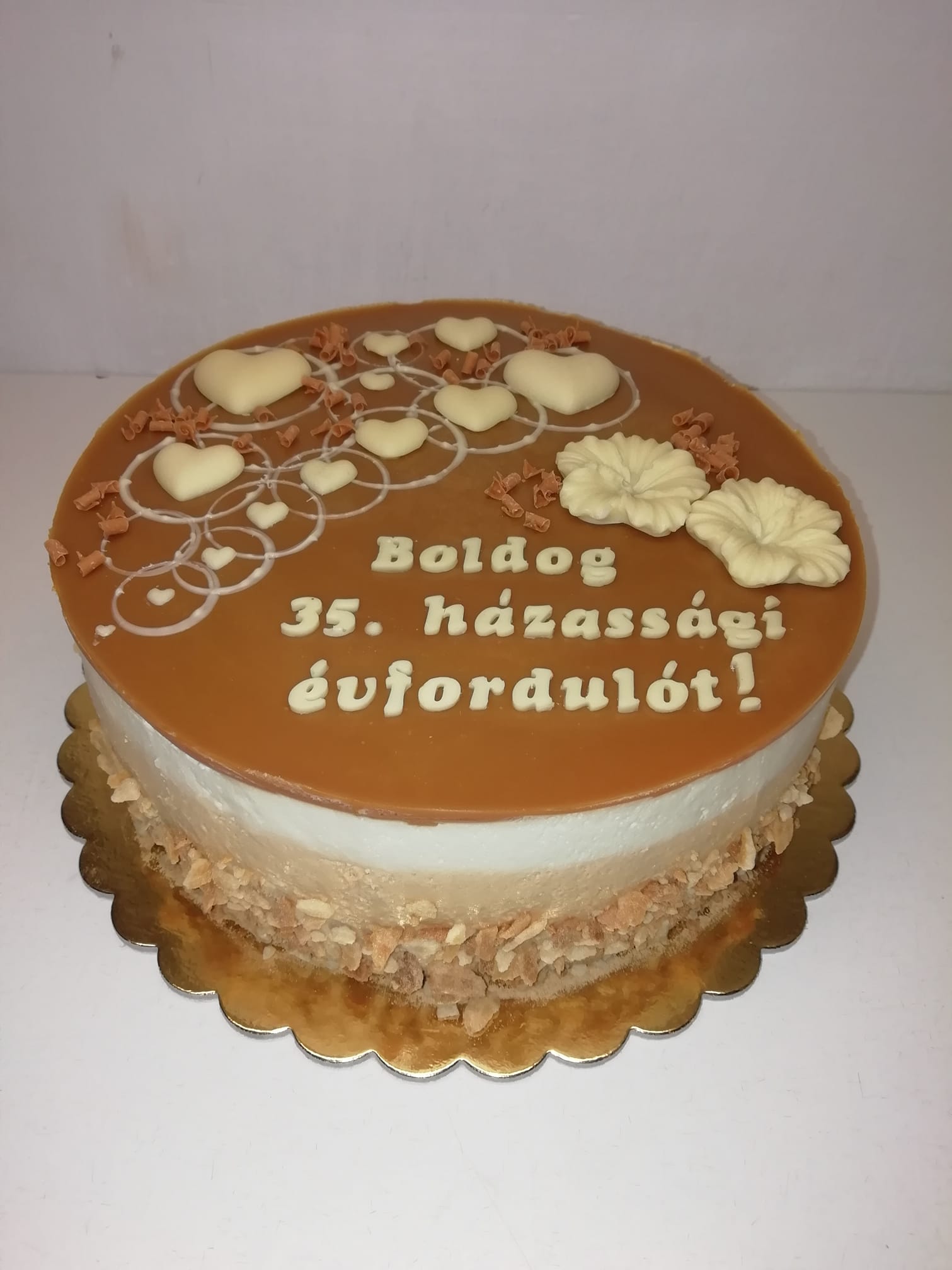 Fehér csokis sós karamell torta