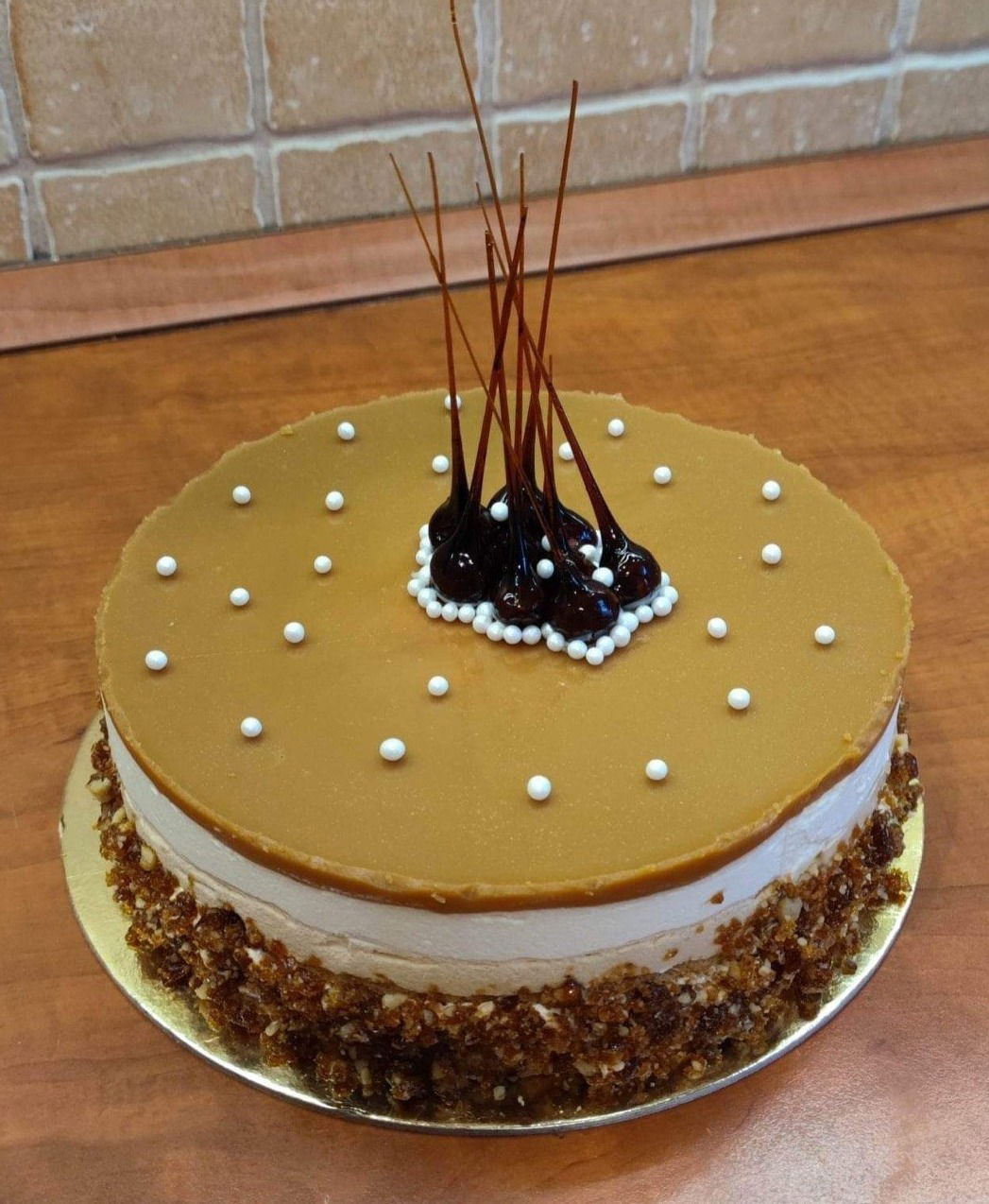 Fehér csokis sós karamell torta