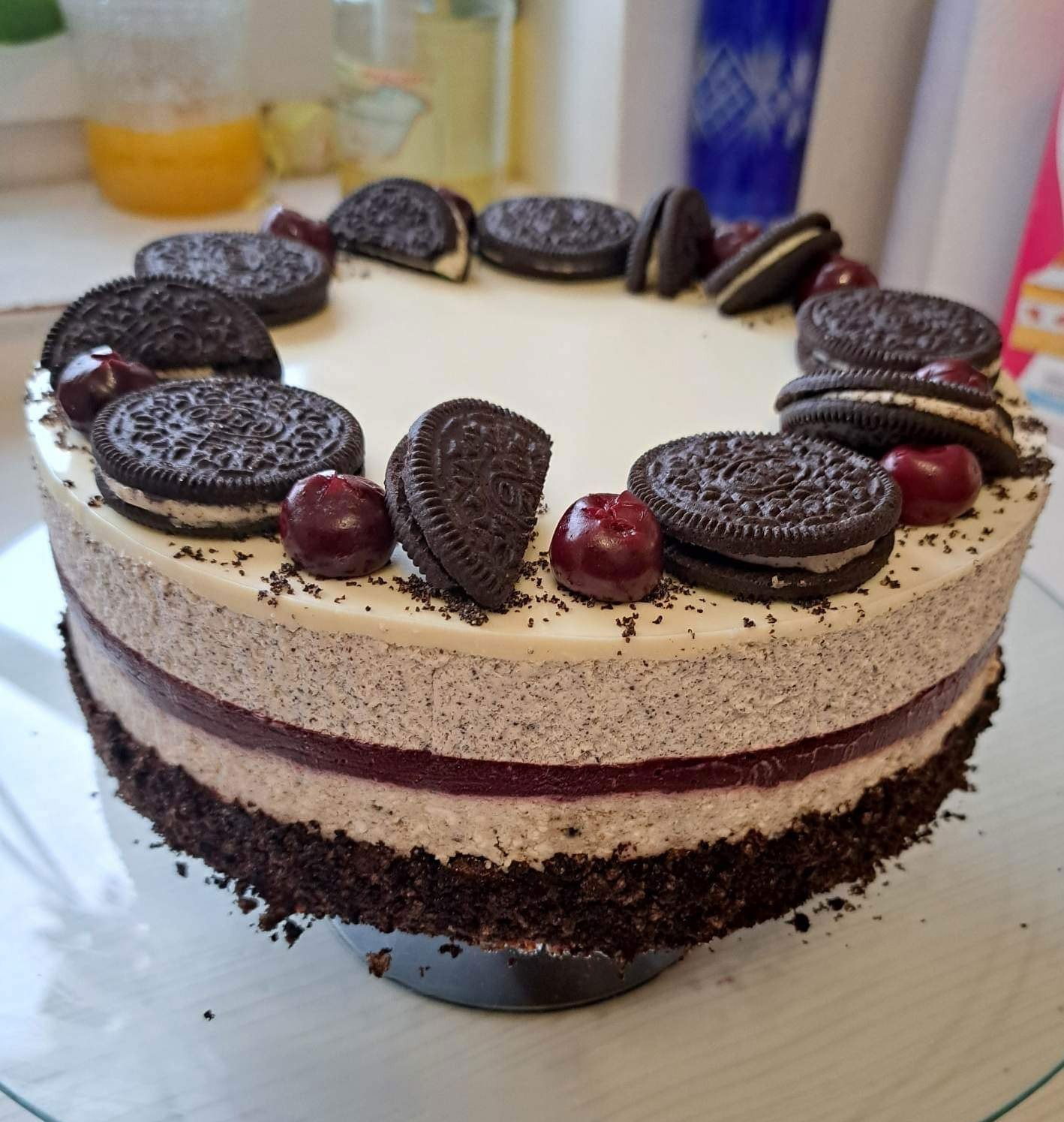 Meggyes-mákos Oreo torta