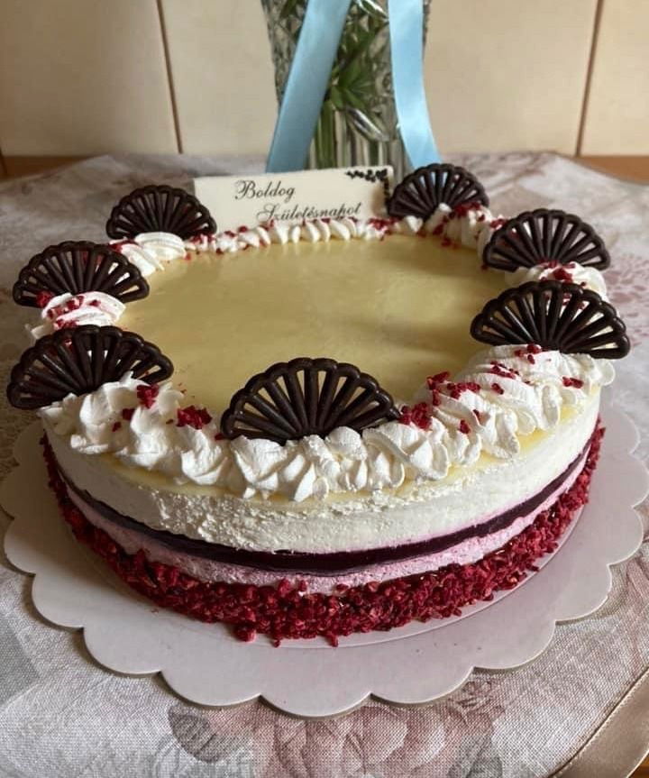 Erdei gyümölcsös joghurt mousse torta