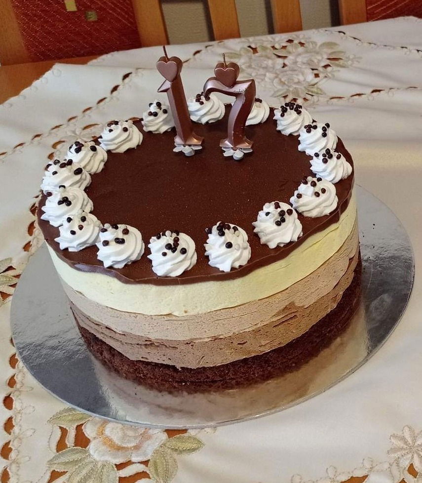 Triplacsoki mousse torta