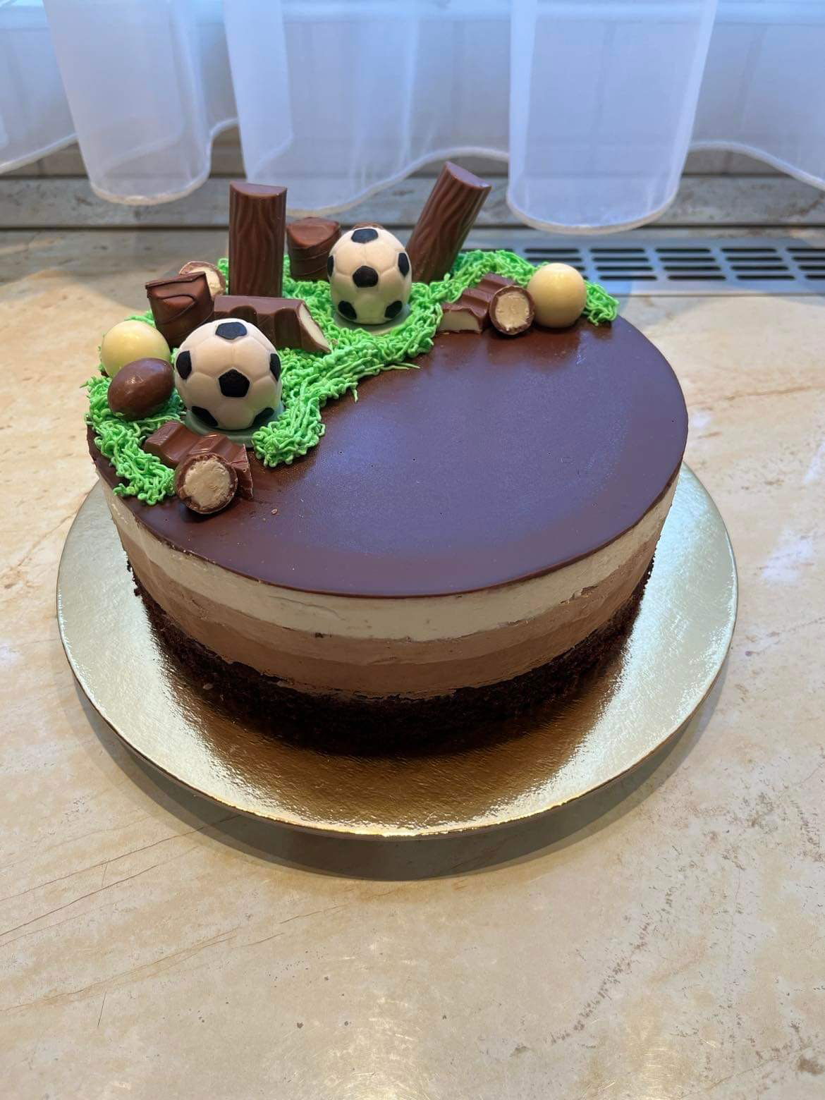 Triplacsoki mousse torta