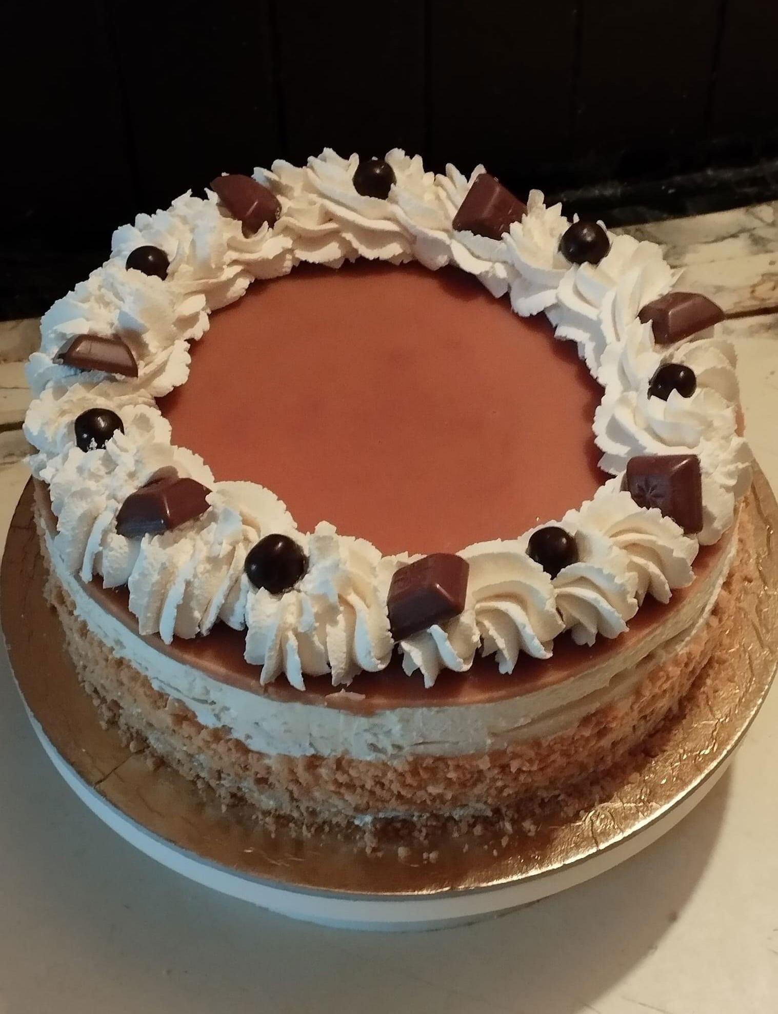 Fehér csokis sós karamell torta