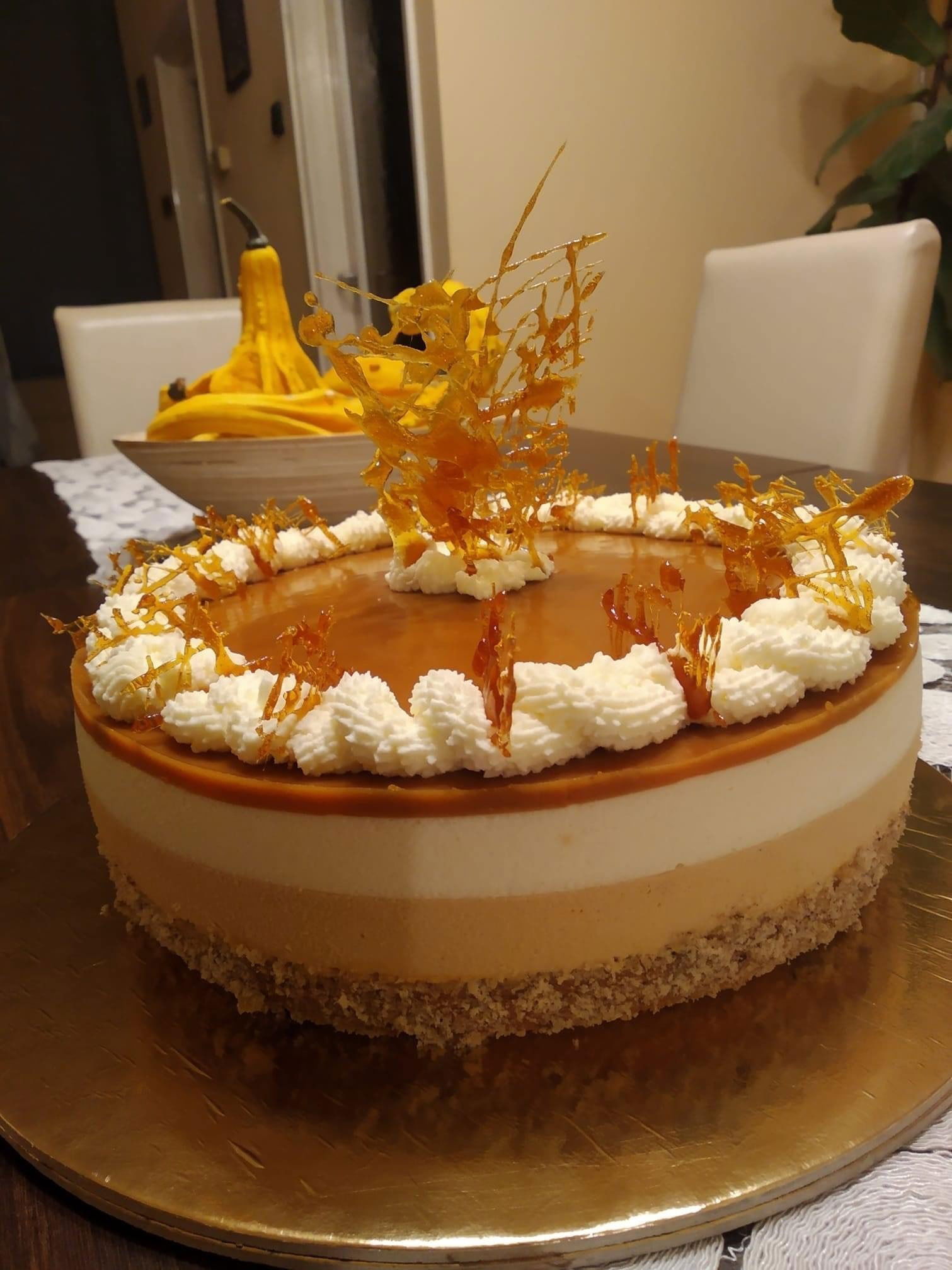 Fehér csokis sós karamell torta