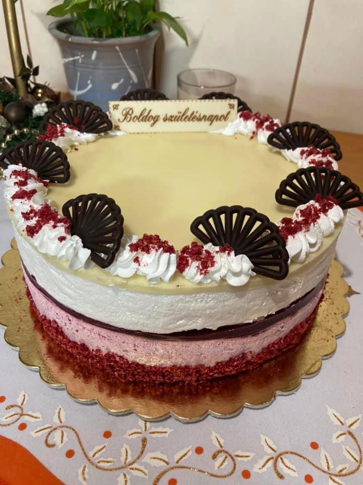 Erdei gyümölcsös joghurt mousse torta