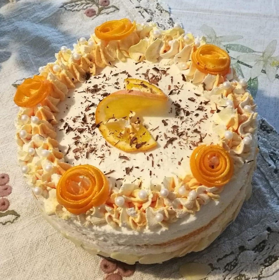 Fehércsokis őszibarack torta