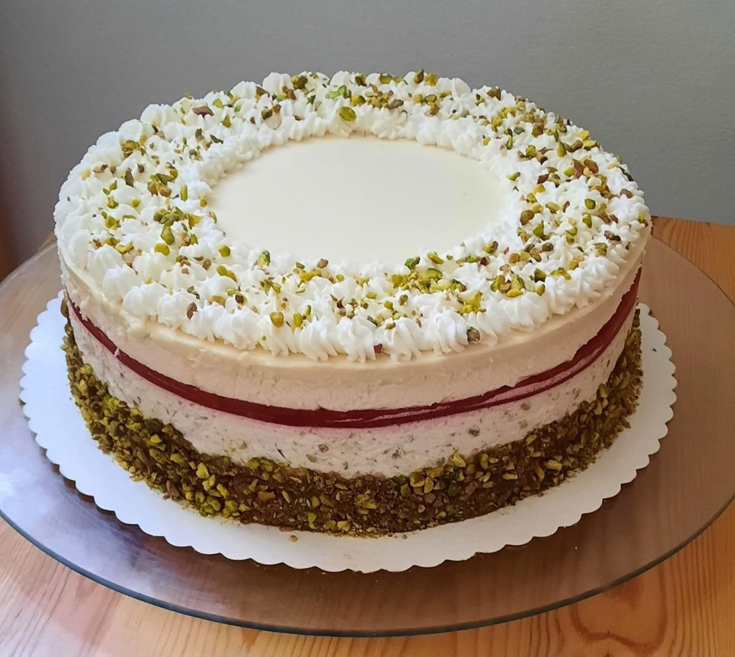 Fehércsokis pisztáciás torta málnával (Alattyán tortája 2021)