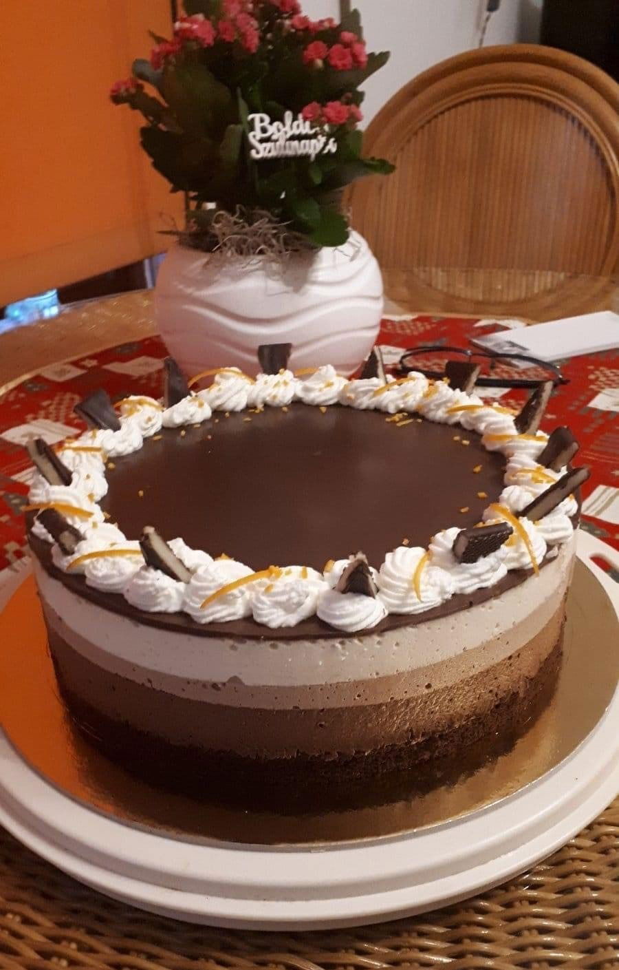 Triplacsoki mousse torta