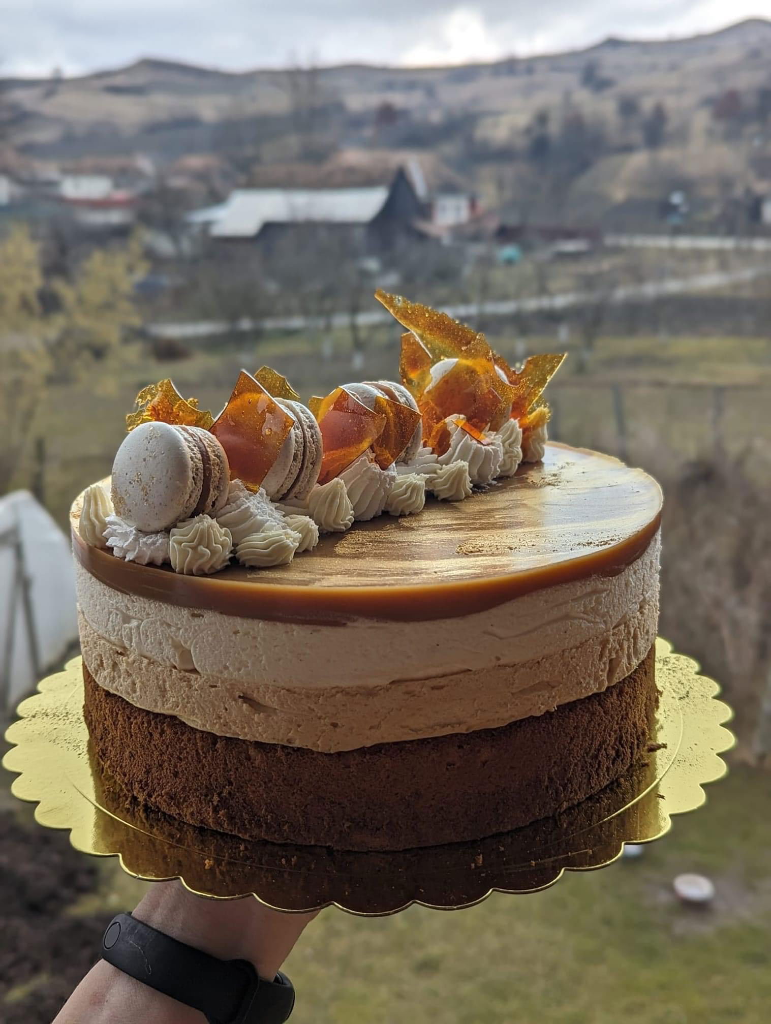 Fehér csokis sós karamell torta