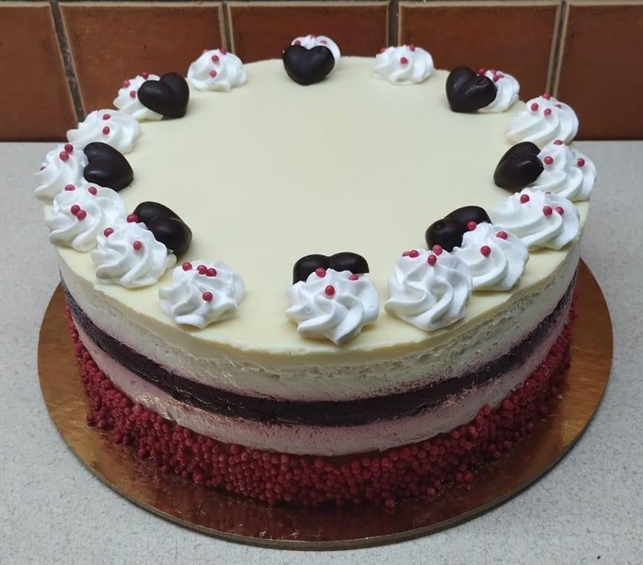 Erdei gyümölcsös joghurt mousse torta