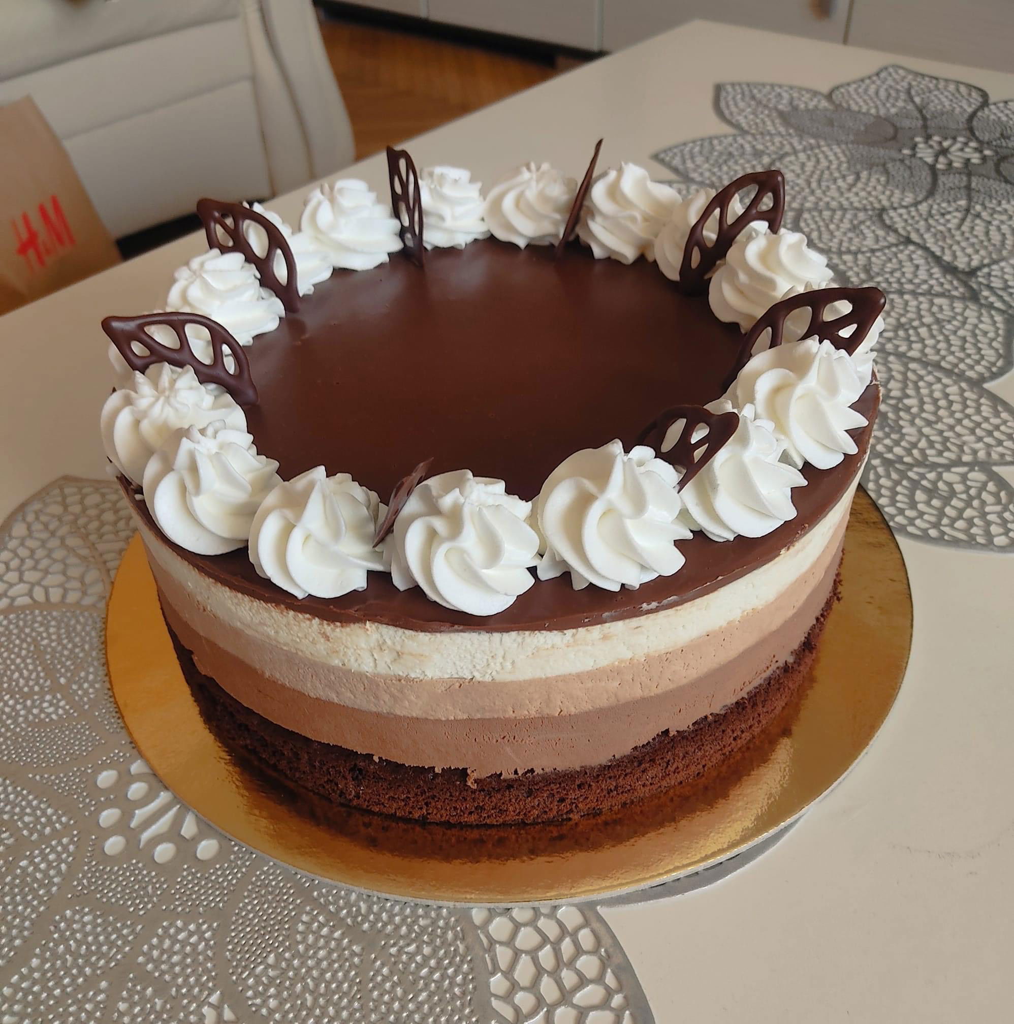 Triplacsoki mousse torta