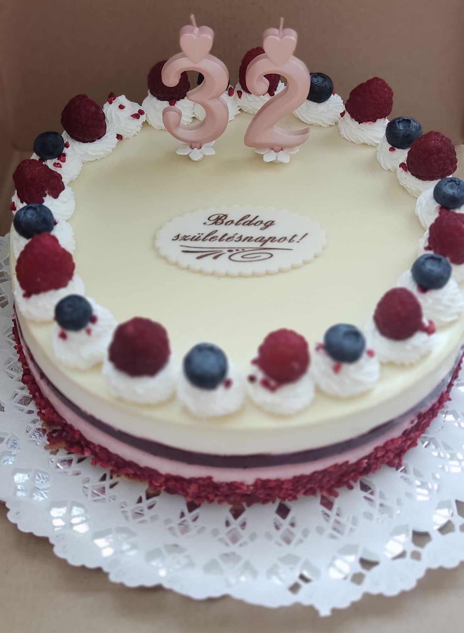 Erdei gyümölcsös joghurt mousse torta