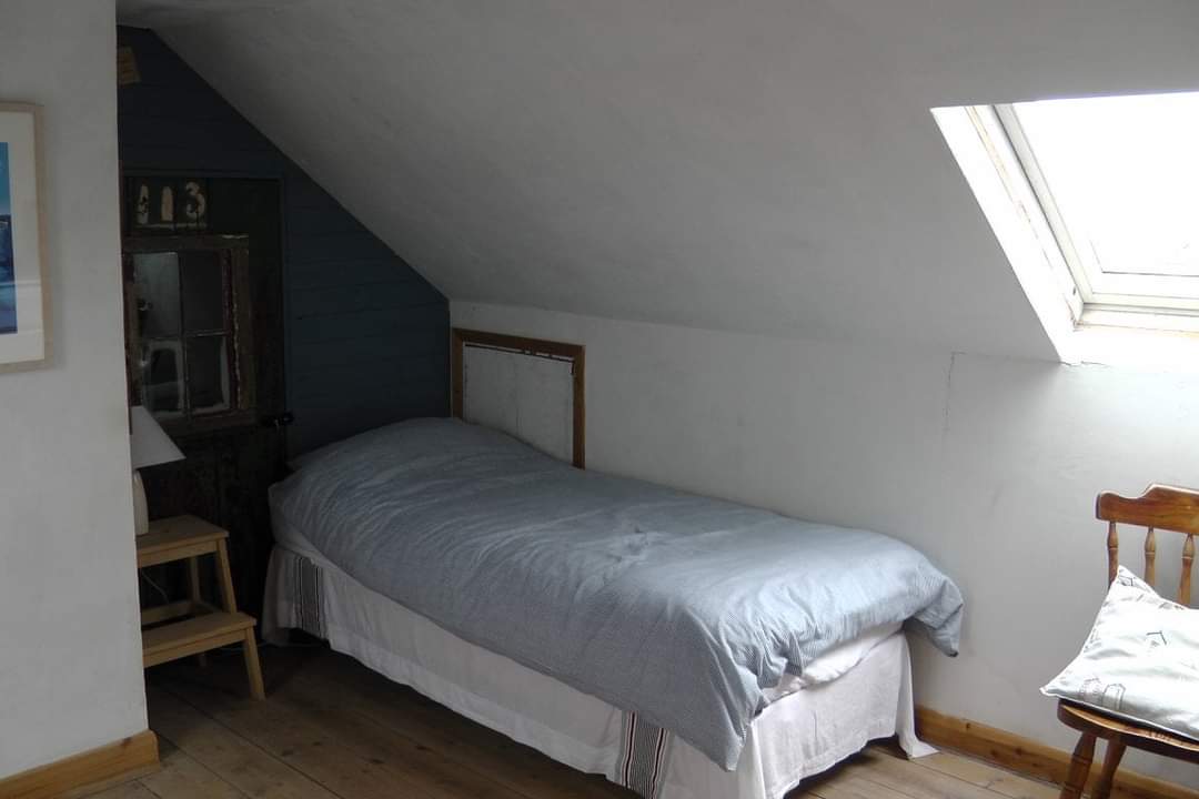 Single in attic, can join 2 together