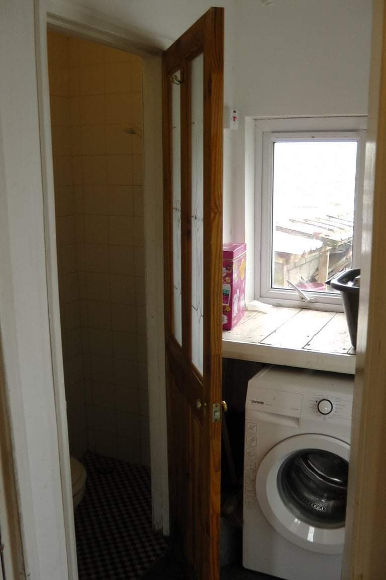 Shower /wc off utility room ground flooor