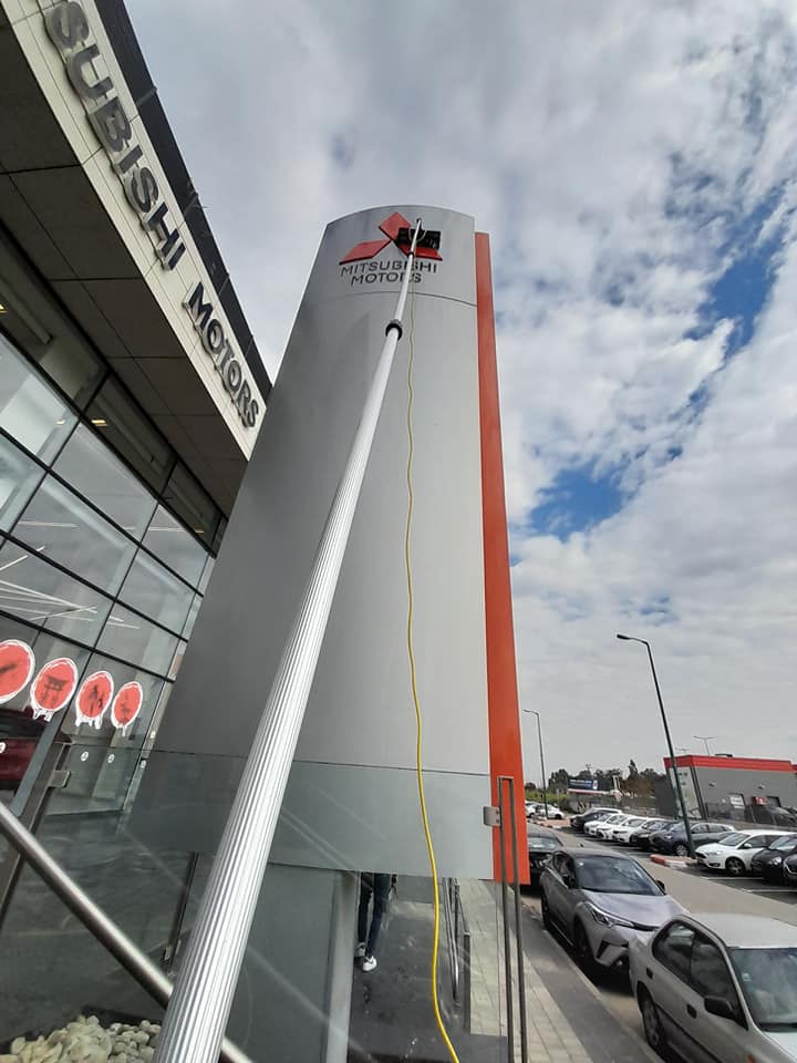 ניקוי שלטים