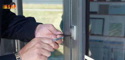 Advantages and Disadvantages of a Wireless and Wired Security System